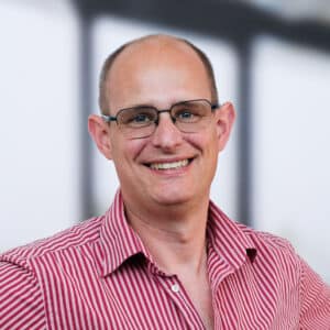 Bram Meijer, coach en directeur bij OEEC, portretfoto met toegankelijke en inspirerende uitstraling