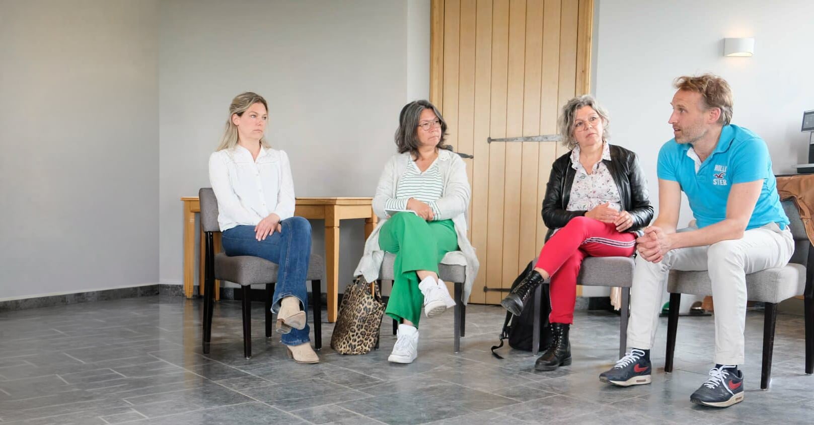 Leidinggevenden oefenen met een praktijkgesprek tijdens de training Vitaal Leidinggeven